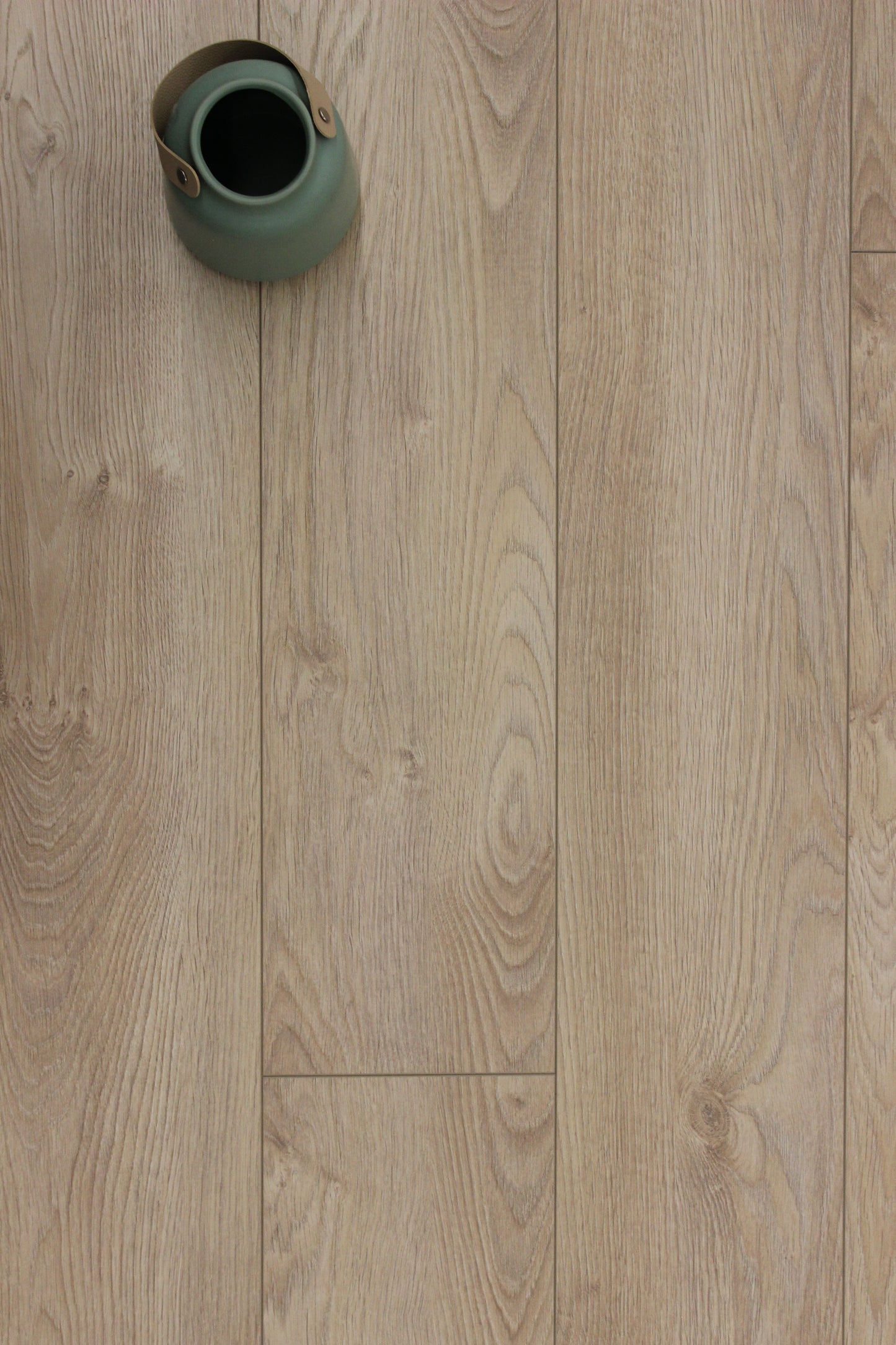 Laminate effect 12mm ural 14.59 sqft/box