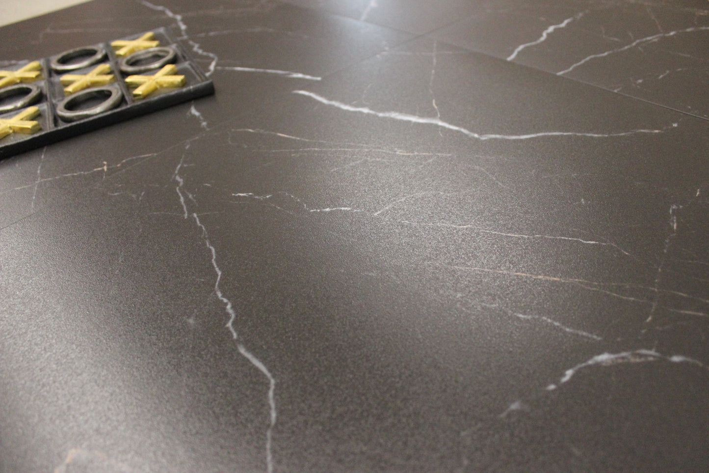 Ceramique marquino noir 24x24 3.87 pi2/mcx
