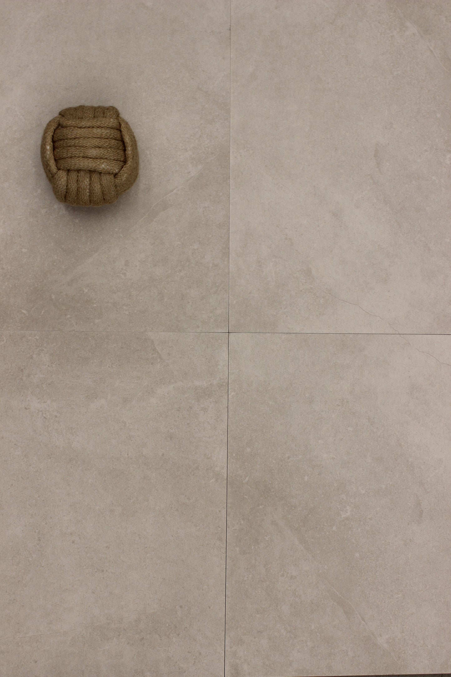 Ceramic omniform 24x24 sand 4.00 sqft/pcs