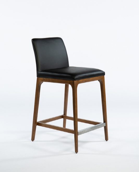 Tabouret lucia hauteur comptoir cuir noir piètement chêne teint noyer